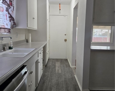 25437 Edgemont - Photo Thumbnail 22