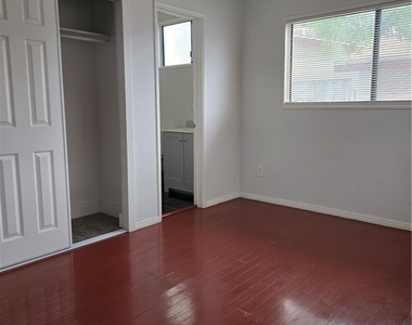 25437 Edgemont - Photo Thumbnail 31