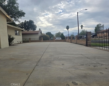 25437 Edgemont - Photo Thumbnail 5