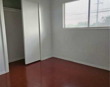 25437 Edgemont - Photo Thumbnail 36