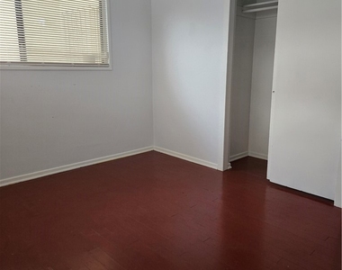 25437 Edgemont - Photo Thumbnail 28