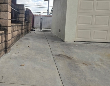 25437 Edgemont - Photo Thumbnail 7