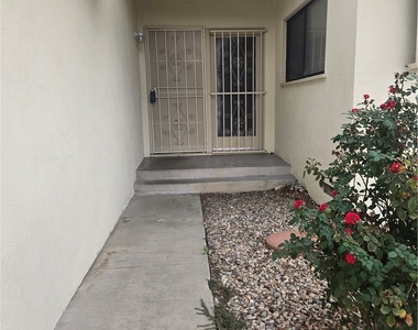 25437 Edgemont - Photo Thumbnail 9
