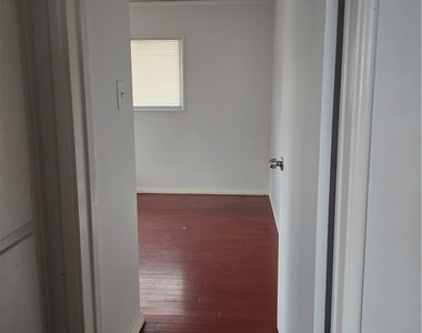 25437 Edgemont - Photo Thumbnail 30