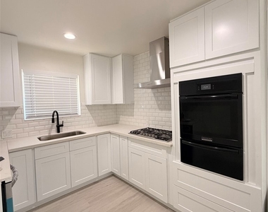 18210 Napa Street - Photo Thumbnail 3