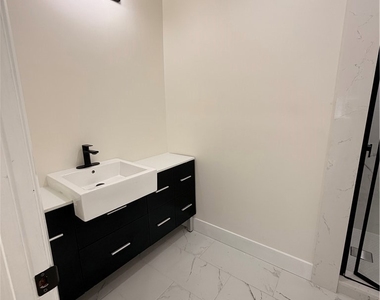 18210 Napa Street - Photo Thumbnail 9