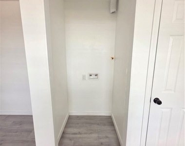 1118 E Avenue K - Photo Thumbnail 11