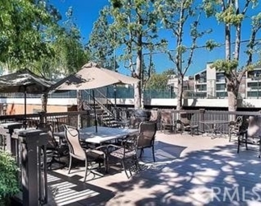 21450 Burbank - Photo Thumbnail 8