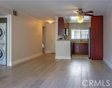 21450 Burbank - Photo Thumbnail 2