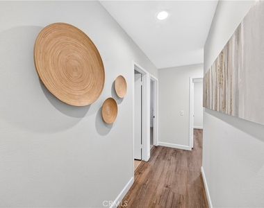 636 Colonial Circle - Photo Thumbnail 7