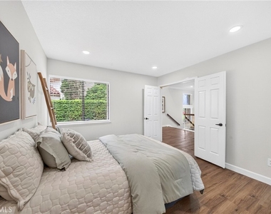 636 Colonial Circle - Photo Thumbnail 9