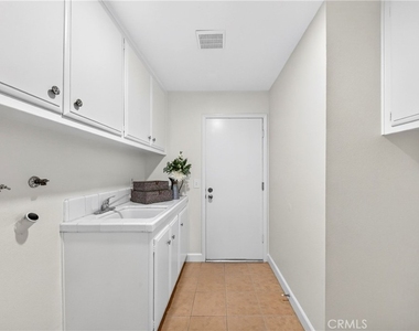 636 Colonial Circle - Photo Thumbnail 8