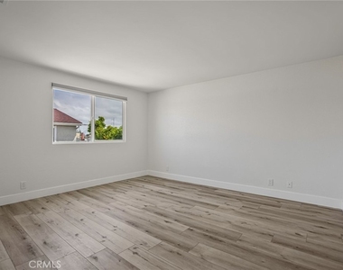 4543 W 168th Street - Photo Thumbnail 11