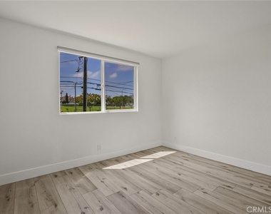 4543 W 168th Street - Photo Thumbnail 8