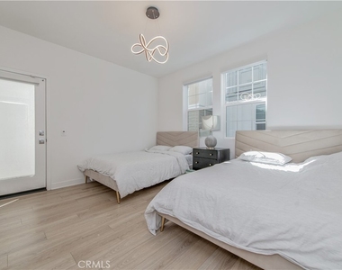 1092 W North - Photo Thumbnail 5
