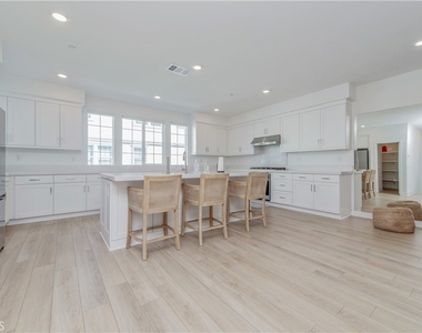 1092 W North - Photo Thumbnail 9