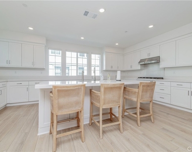 1092 W North - Photo Thumbnail 10