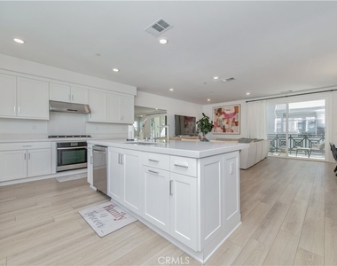 1092 W North - Photo Thumbnail 14
