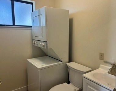 233 Silver Leaf Drive - Photo Thumbnail 5