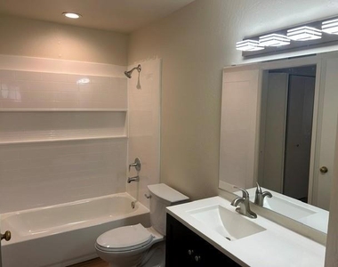 233 Silver Leaf Drive - Photo Thumbnail 6