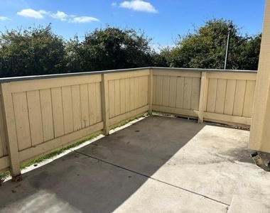 233 Silver Leaf Drive - Photo Thumbnail 9