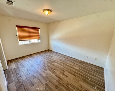 10307 Butte Street - Photo Thumbnail 13
