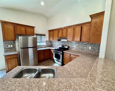 10307 Butte Street - Photo Thumbnail 8