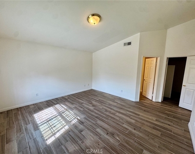 10307 Butte Street - Photo Thumbnail 9