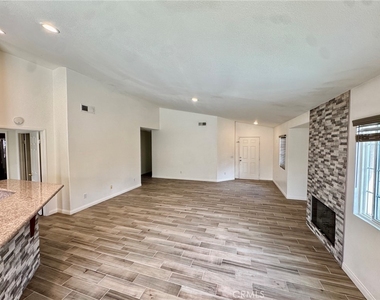 10307 Butte Street - Photo Thumbnail 6