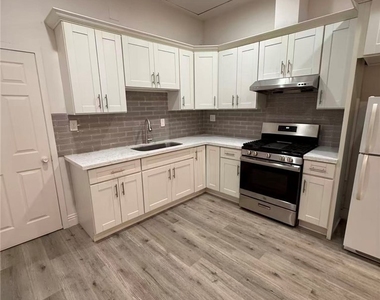 219 W Elm Street - Photo Thumbnail 1