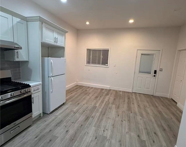 219 W Elm Street - Photo Thumbnail 2