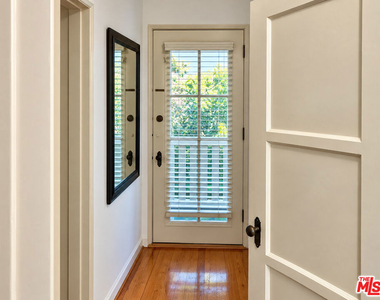 1644 Veteran Avenue - Photo Thumbnail 5
