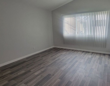 8740 Dartford Place - Photo Thumbnail 34