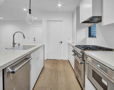 11339 Montana Avenue - Photo Thumbnail 6