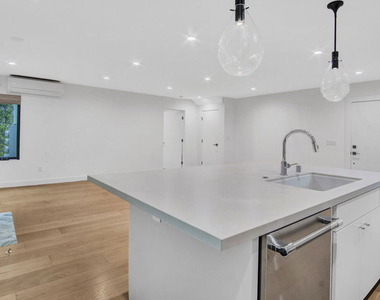 11339 Montana Avenue - Photo Thumbnail 9