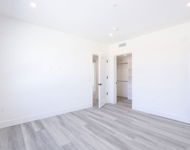 11800 Courtleigh Drive - Photo Thumbnail 15