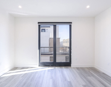 11800 Courtleigh Drive - Photo Thumbnail 17