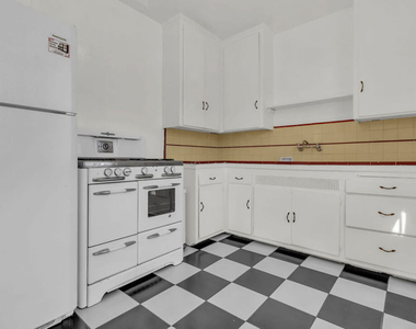 622 1/2 S Cloverdale Avenue - Photo Thumbnail 11