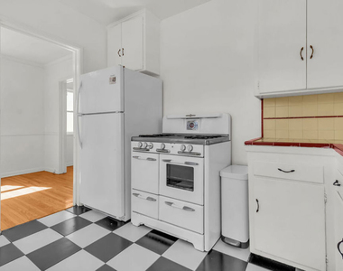 622 1/2 S Cloverdale Avenue - Photo Thumbnail 12