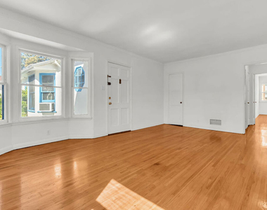 622 1/2 S Cloverdale Avenue - Photo Thumbnail 3