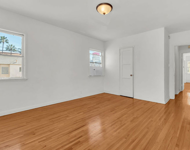 622 1/2 S Cloverdale Avenue - Photo Thumbnail 18