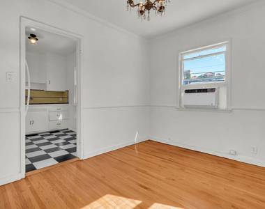622 1/2 S Cloverdale Avenue - Photo Thumbnail 10