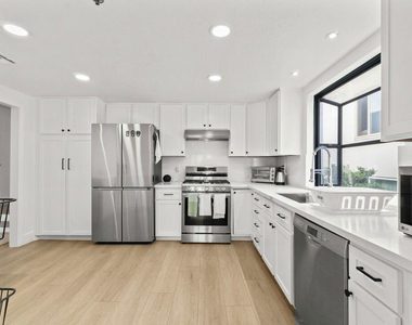1230 E Ocean Boulevard - Photo Thumbnail 9