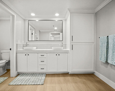 1230 E Ocean Boulevard - Photo Thumbnail 16