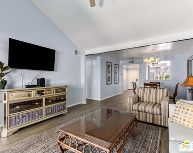 2345 S Cherokee Way - Photo Thumbnail 6