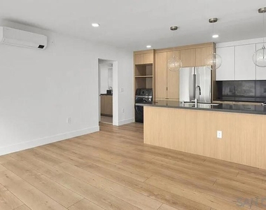 1534 Diamond St - Photo Thumbnail 2