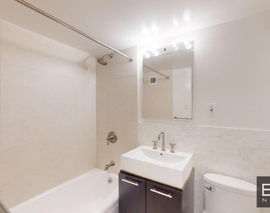 East 63rd Street - Photo Thumbnail 3