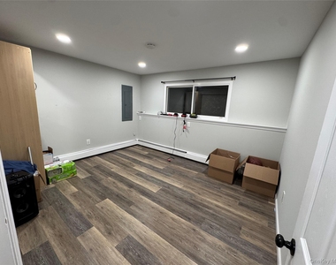 303 Alfred Street - Photo Thumbnail 2