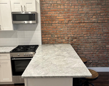 134 Tulip Avenue - Photo Thumbnail 8