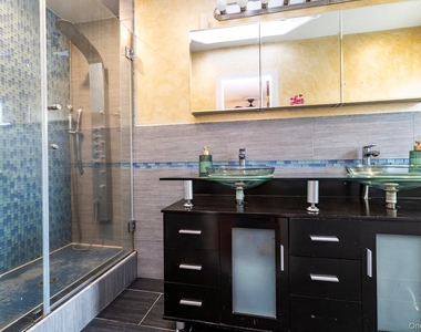 791 Cornwell Avenue - Photo Thumbnail 9